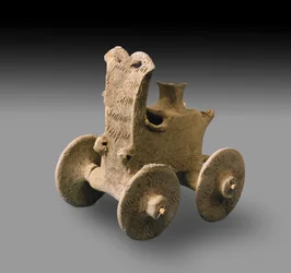 Modèle de char préhistorique (argile cuite)